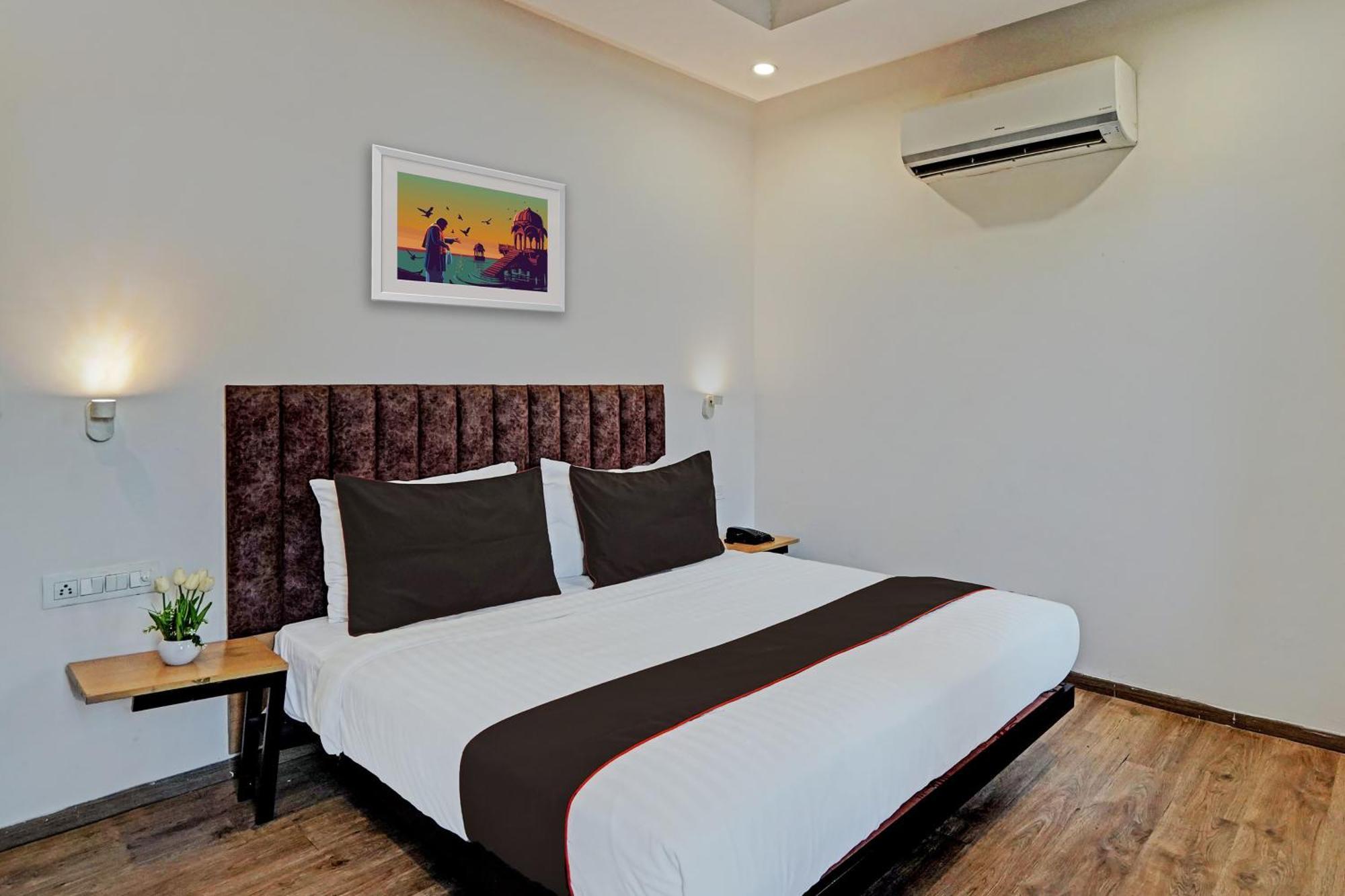 Super Townhouse Sector 57 Near Bestech Central Square Mall Гургаон Екстериор снимка